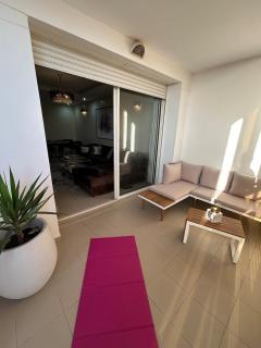 Luxury Penthouse with Sea View, 3 Bedrooms, Underground Parking - 7