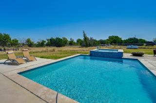 Swim, Grill & Relax! Copperas Cove Family Home - 0