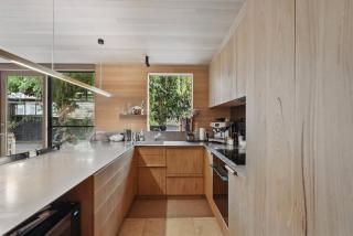 King St Cottage: Central and Stylish - 0