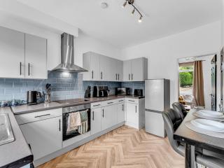 Modern, Cosy Whole House, Close To Attractions - 4