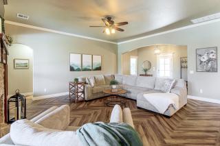 Gateway to Downtown OKC! Elegant Home - 6