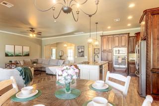 Gateway to Downtown OKC! Elegant Home - 4