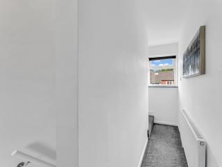 Modern, Cosy Whole House, Close To Attractions - 1