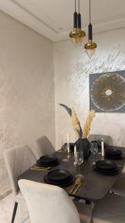 Chic, Modern & Bright Apartment - 1