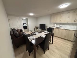 Cozy 2 bed Glacier Ridge Entire Basement Suite - 4