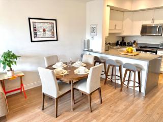 Sunlit Designer Townhome with Rooftop Terrace - 7