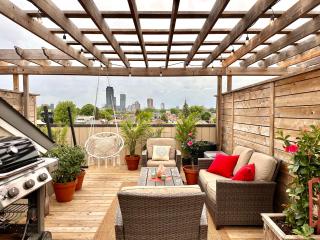 Sunlit Designer Townhome with Rooftop Terrace - 4
