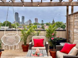 Sunlit Designer Townhome with Rooftop Terrace - 3