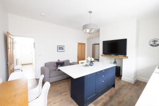 Dale Cottage - Sleeps 6, Cosy Terrace House - 3