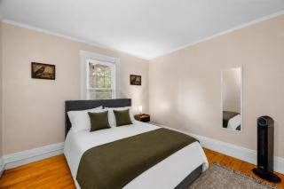 The Witch City Hideout - Salem 3 Bedroom with Gameroom, Balcony & Free Parking - 7