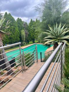 Vivid Voyages Boutique Villa - Holiday Home - 8