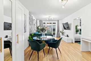 1BR I Balcony I Direct Train to Airport - 7