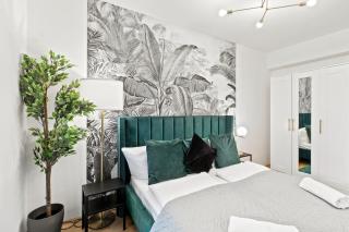1BR I Balcony I Direct Train to Airport - 8