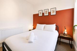 Spacious 3 Bedrooms in City Centre with Secure Parking! - 9