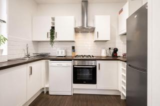 Spacious 3 Bedrooms in City Centre with Secure Parking! - 8