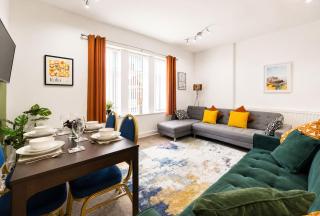 Spacious 3 Bedrooms in City Centre with Secure Parking! - 0