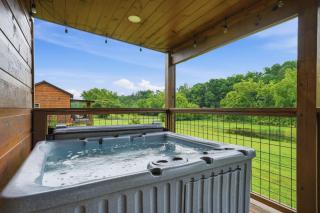 Romantic Smoky Mountain Cabin Hot Tub Pet Friendly - 9