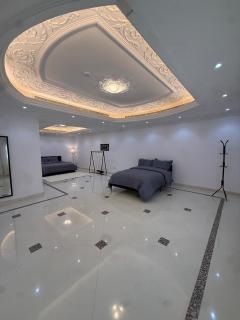 Spacious Private Garden Residence for Up to 6 Guests in Al Sulaymaniyah - 8