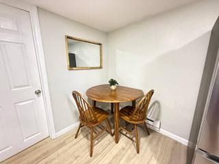 Historic Barn View Home, Cozy Ground Level Retreat - 2