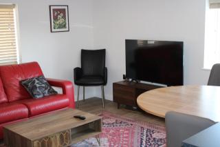 Exeter, Modern 3 double bedrooms, 3 bathrooms, with free parking - 0