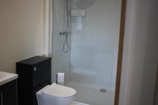 Exeter, Modern 3 double bedrooms, 3 bathrooms, with free parking - 4