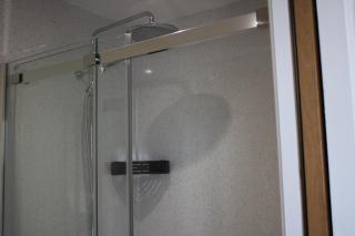 Exeter, Modern 3 double bedrooms, 3 bathrooms, with free parking - 3