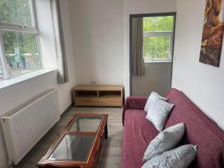 1 Bed Flat Close to Shops & City Centre - 9