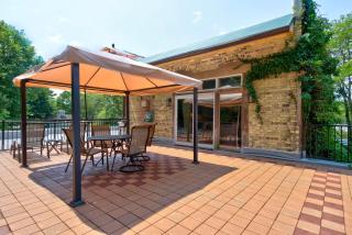 Historic Loft w/ Private Deck, 2 Blocks to Dtwn - 9