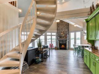 Iconic Lighthouse Estate on Scenic Ohio River - 9