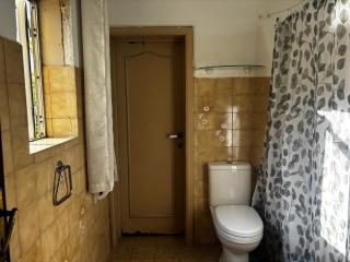 Spacious Private Room - Shared Bathroom - 1