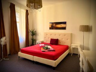 Just 3 min Walk Old Town Center private room E - Prague - 6