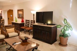 Gorgeous Villa in Cabo with Ocean and Lands End View, private swimmable beach, Pools, sleeps 8 - 1
