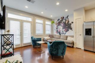 West End Townhome with 2 En-Suites and Free Private Parking - 2