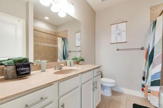 3-Story West End Condo | Free Garage Parking | Near Vanderbilt Medical - 3