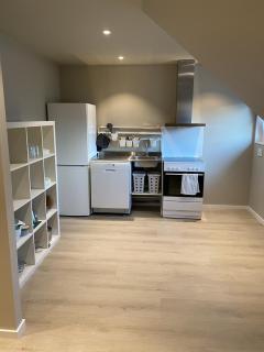 Bright & Central 2nd floor apartment Walking distance to everything & Parking - 5