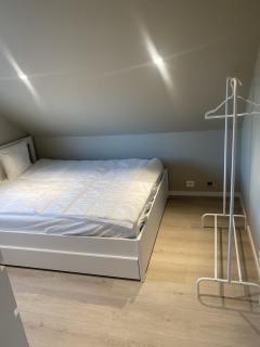 Bright & Central 2nd floor apartment Walking distance to everything & Parking - 3