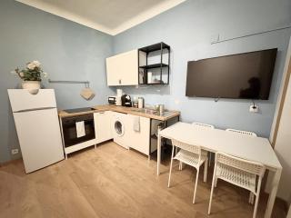 2 Bed Apartment with Parking - 1 Min from Monaco - 2