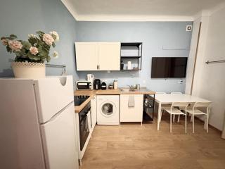 2 Bed Apartment with Parking - 1 Min from Monaco - 1