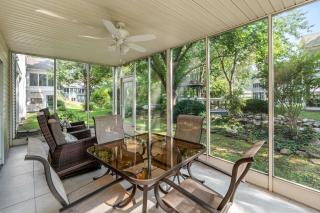 Stylish Creek View 2BR Condo - Gated Community - 4