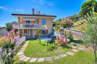 A Due Passi Dal Bosco: Hillside Apartment with Garden&BBQ - Happy Rentals - 0