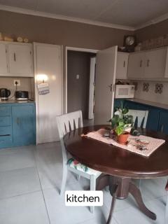 Entire House Art House Thaba nchu - 6