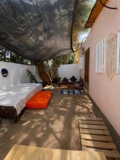 Bedro Private Garden Studio & Outdoor Lounge 1 Min to Sea - 7