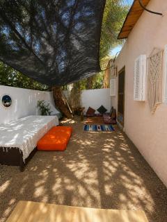 Bedro Private Garden Studio & Outdoor Lounge 1 Min to Sea - 4