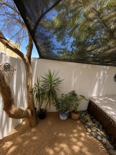 Bedro Private Garden Studio & Outdoor Lounge 1 Min to Sea - 1