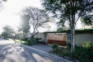 Sunny Sanctuary in the heart of Gallo manor - 9