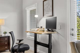 Three-Level West End Apartment with Private Office and Free Secured Parking - 1