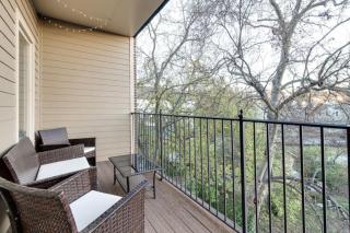 Three-Level West End Apartment with Private Office and Free Secured Parking - 3