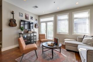 Modern 3-Story West End Condo - Free 2-Car Garage - 8