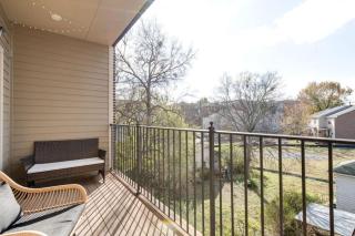 Modern 3-Story West End Condo - Free 2-Car Garage - 6