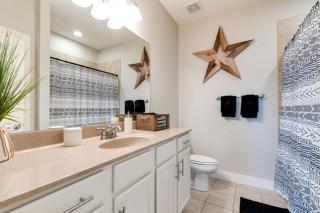 Modern 3-Story West End Condo - Free 2-Car Garage - 3